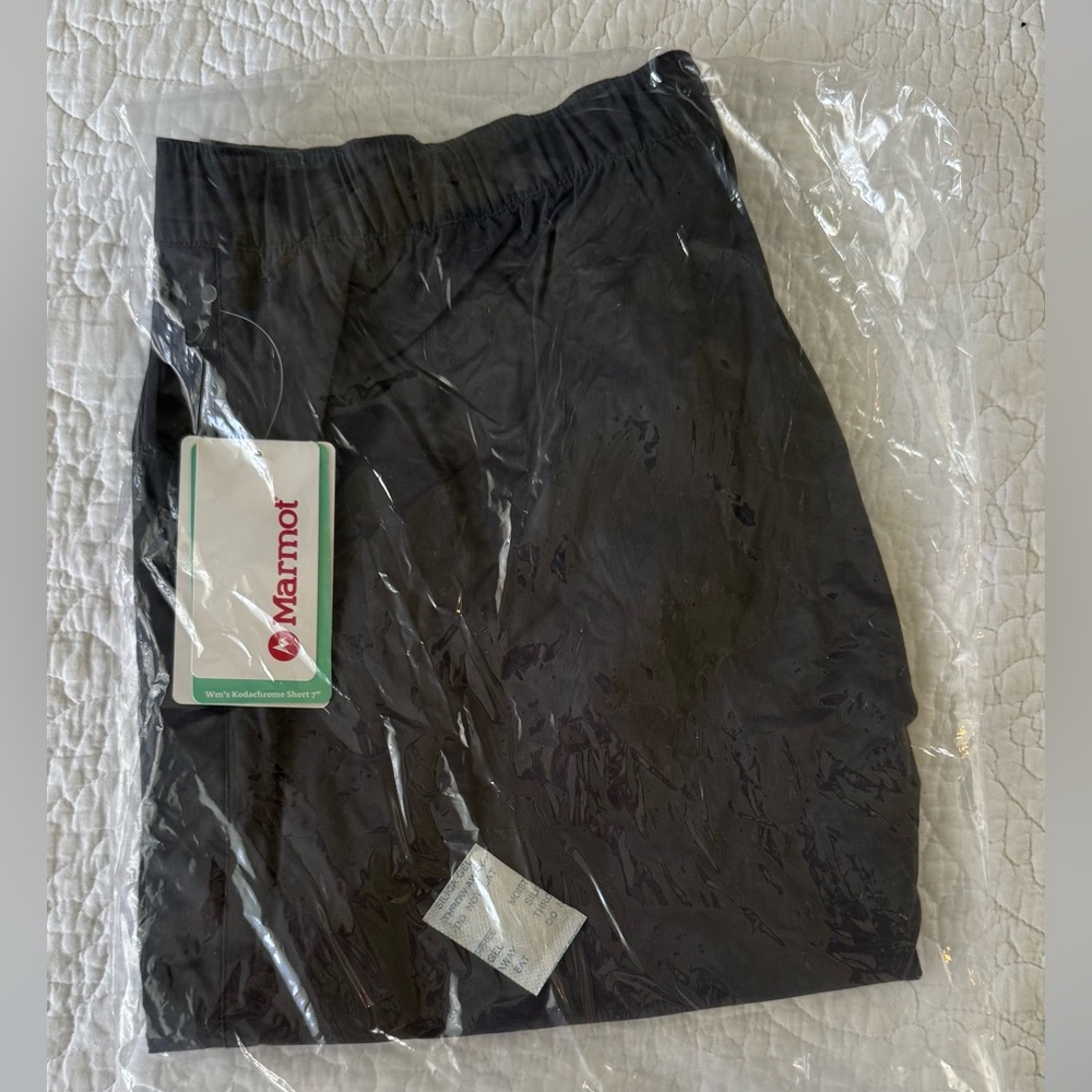 NWT Marmot Women’s Kodachrome short 7” - black - Picture 6 of 6
